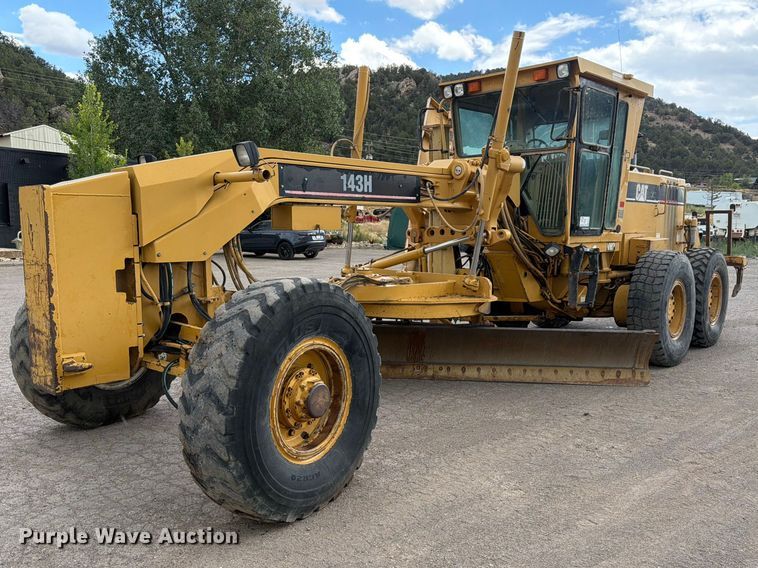 2001 Caterpillar 143H motor grader