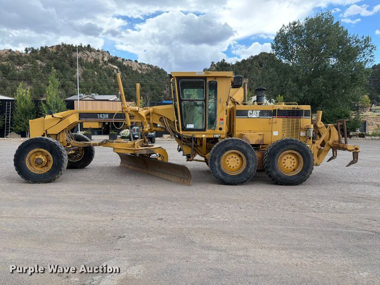 image for item FM7614 2001 Caterpillar 143H motor grader