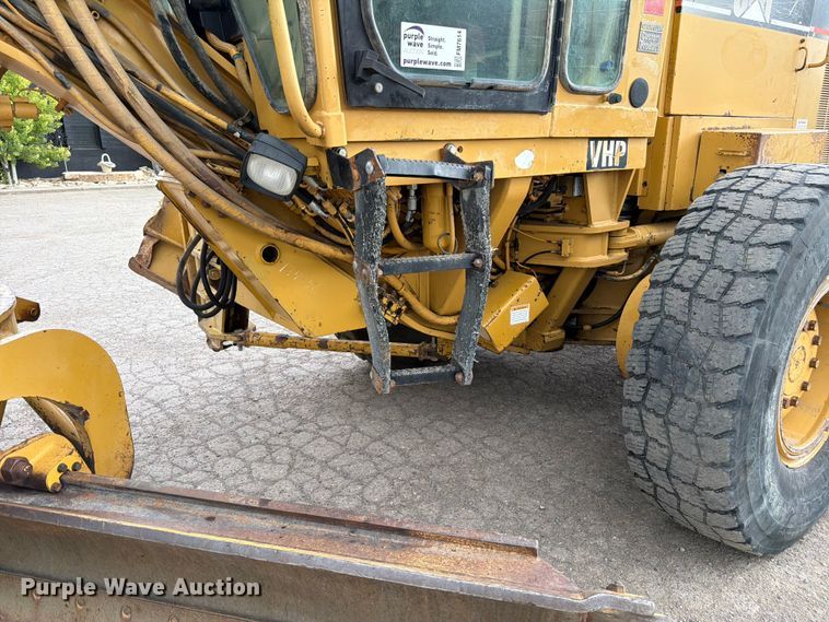 image for item FM7614 2001 Caterpillar 143H motor grader