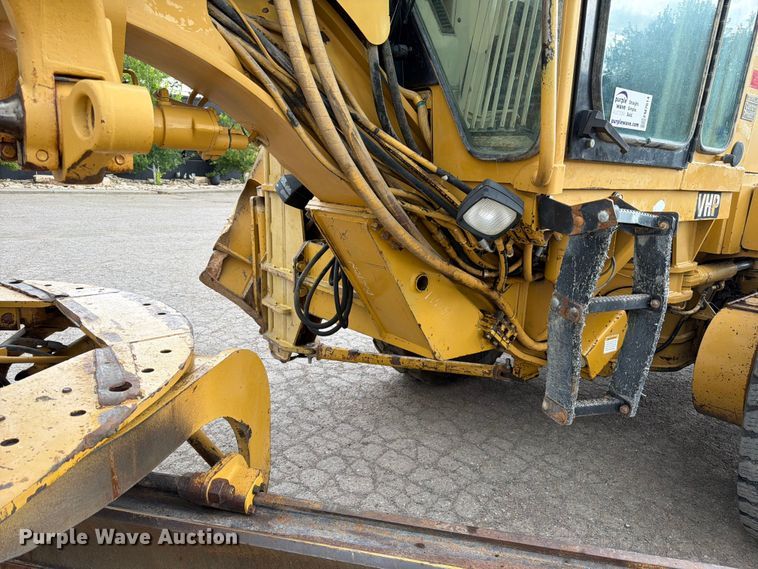 image for item FM7614 2001 Caterpillar 143H motor grader