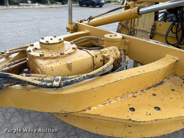 image for item FM7614 2001 Caterpillar 143H motor grader
