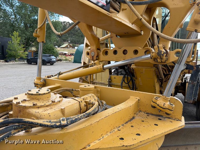 image for item FM7614 2001 Caterpillar 143H motor grader
