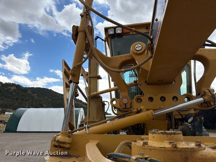 image for item FM7614 2001 Caterpillar 143H motor grader