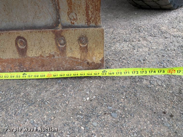 image for item FM7614 2001 Caterpillar 143H motor grader