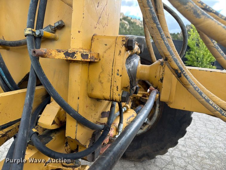 image for item FM7614 2001 Caterpillar 143H motor grader
