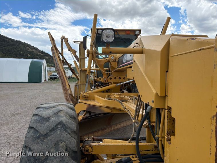image for item FM7614 2001 Caterpillar 143H motor grader