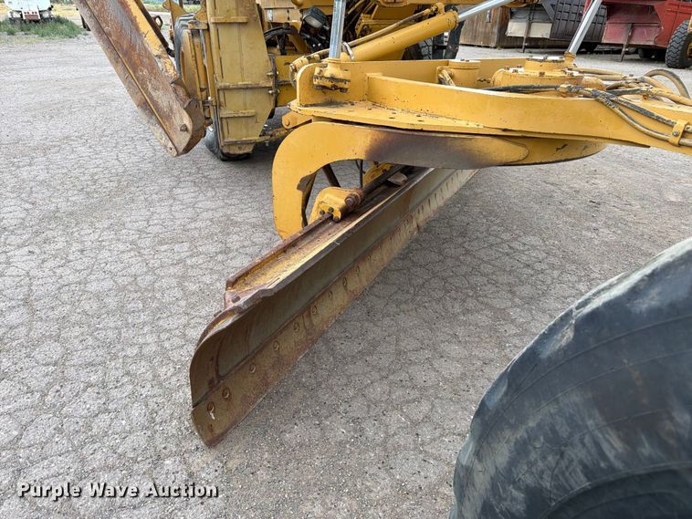 image for item FM7614 2001 Caterpillar 143H motor grader
