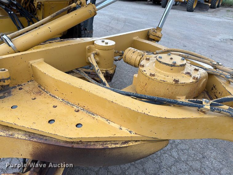 image for item FM7614 2001 Caterpillar 143H motor grader