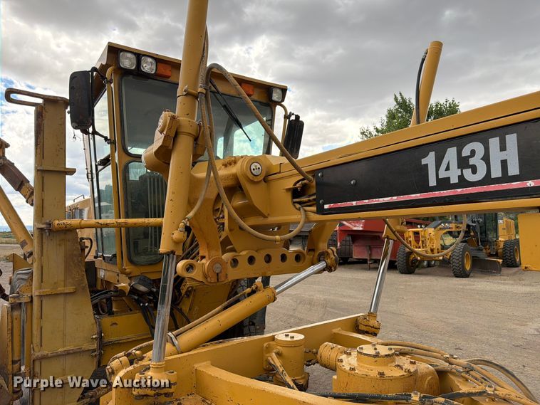 image for item FM7614 2001 Caterpillar 143H motor grader