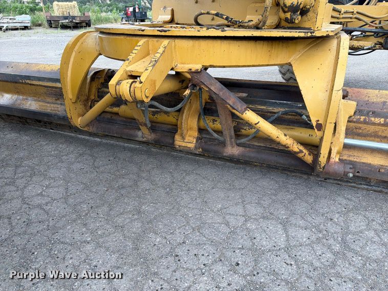 image for item FM7614 2001 Caterpillar 143H motor grader