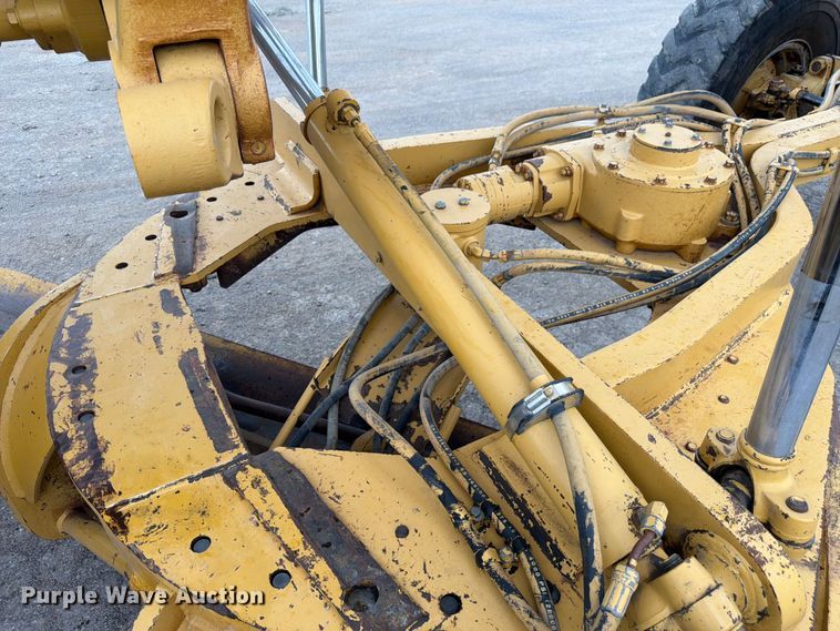 image for item FM7614 2001 Caterpillar 143H motor grader