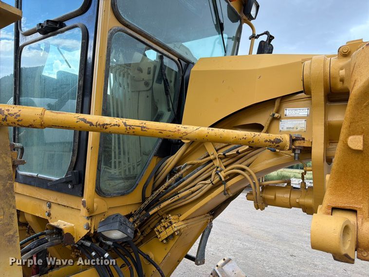 image for item FM7614 2001 Caterpillar 143H motor grader