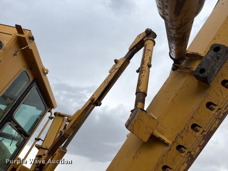 image for item FM7614 2001 Caterpillar 143H motor grader