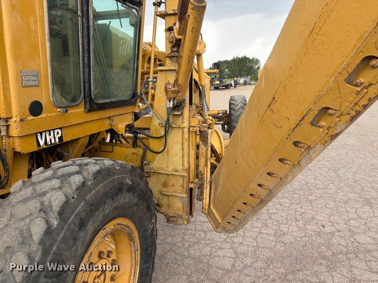 image for item FM7614 2001 Caterpillar 143H motor grader