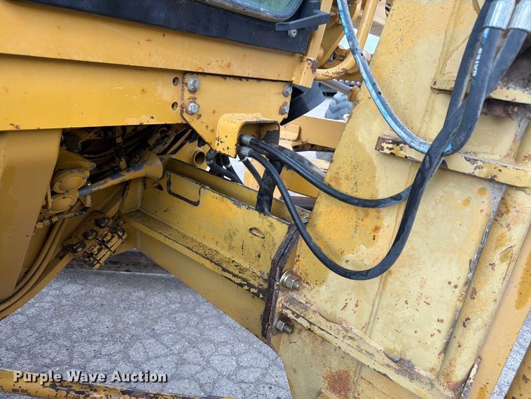 image for item FM7614 2001 Caterpillar 143H motor grader