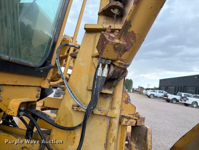 image for item FM7614 2001 Caterpillar 143H motor grader