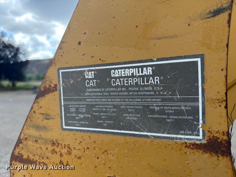 image for item FM7614 2001 Caterpillar 143H motor grader