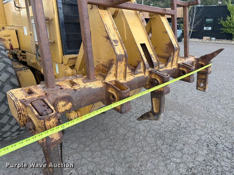 image for item FM7614 2001 Caterpillar 143H motor grader