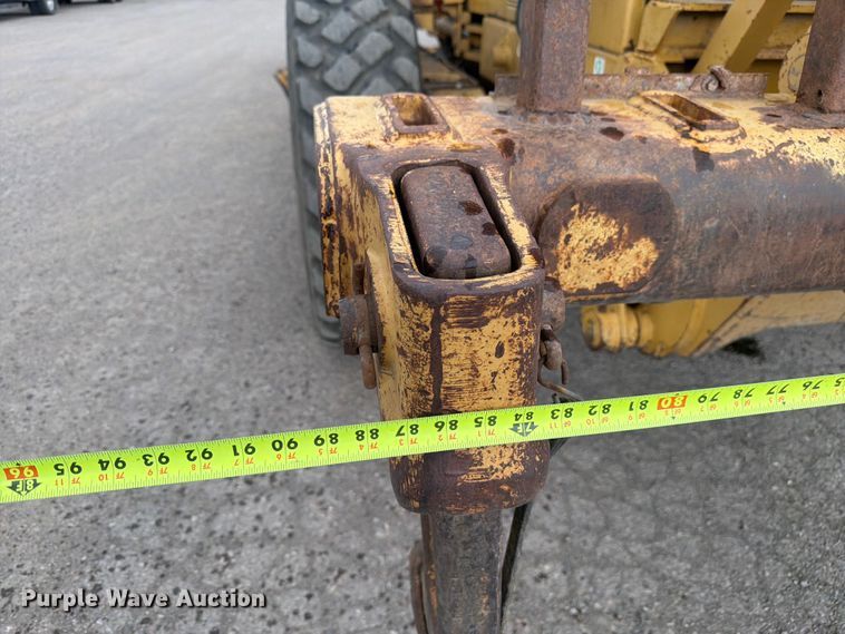 image for item FM7614 2001 Caterpillar 143H motor grader
