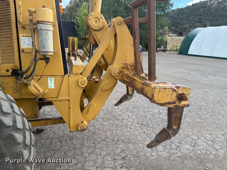 image for item FM7614 2001 Caterpillar 143H motor grader