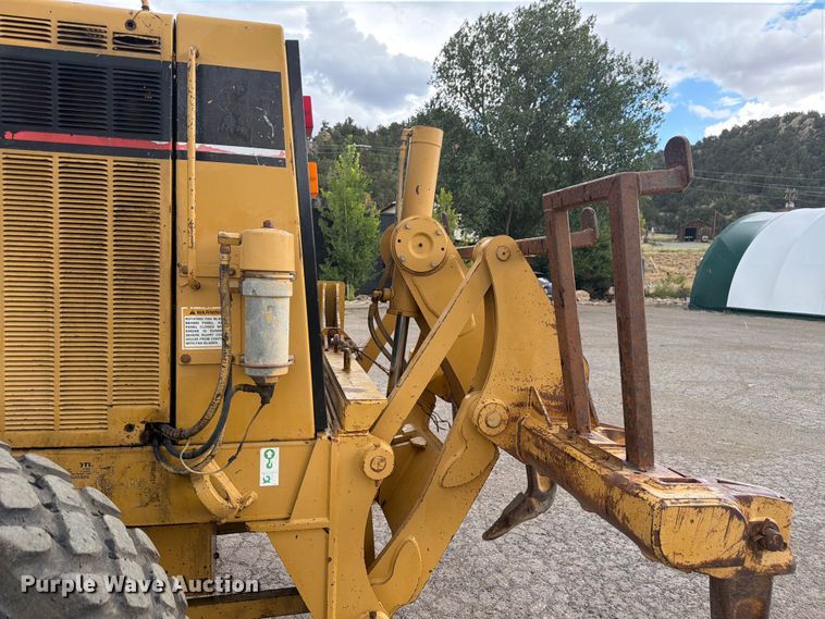 image for item FM7614 2001 Caterpillar 143H motor grader
