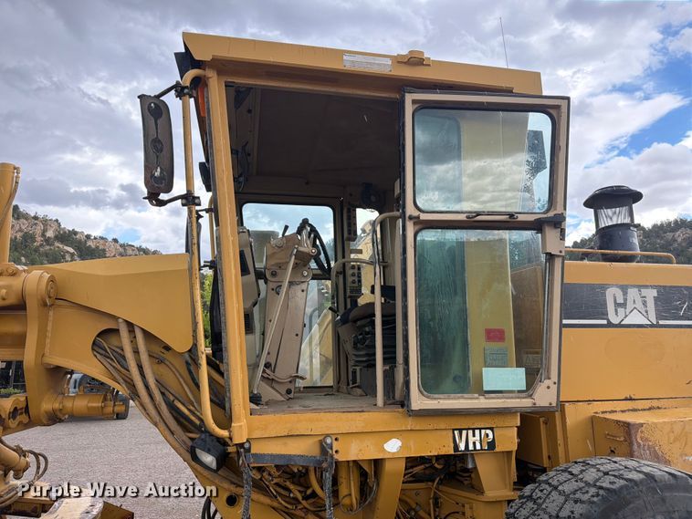 image for item FM7614 2001 Caterpillar 143H motor grader