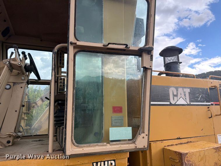 image for item FM7614 2001 Caterpillar 143H motor grader