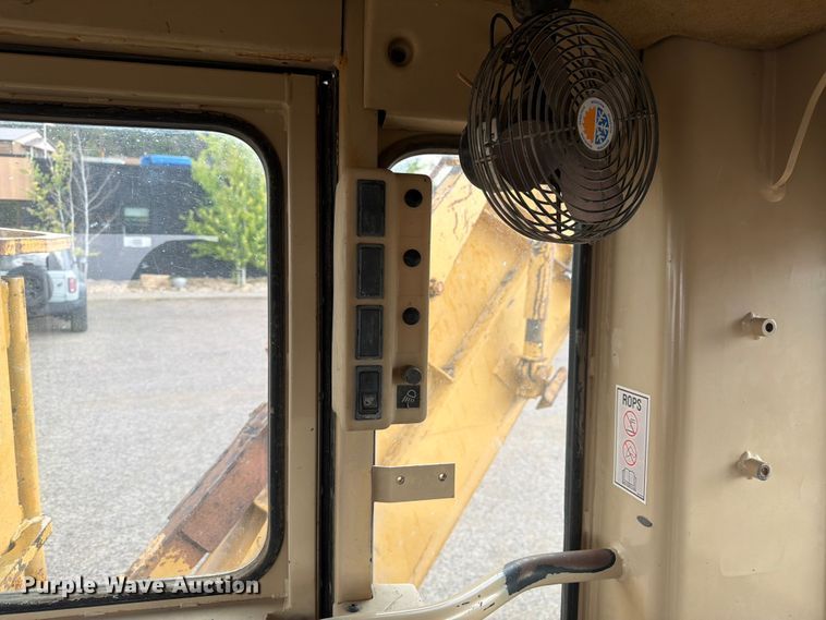 image for item FM7614 2001 Caterpillar 143H motor grader