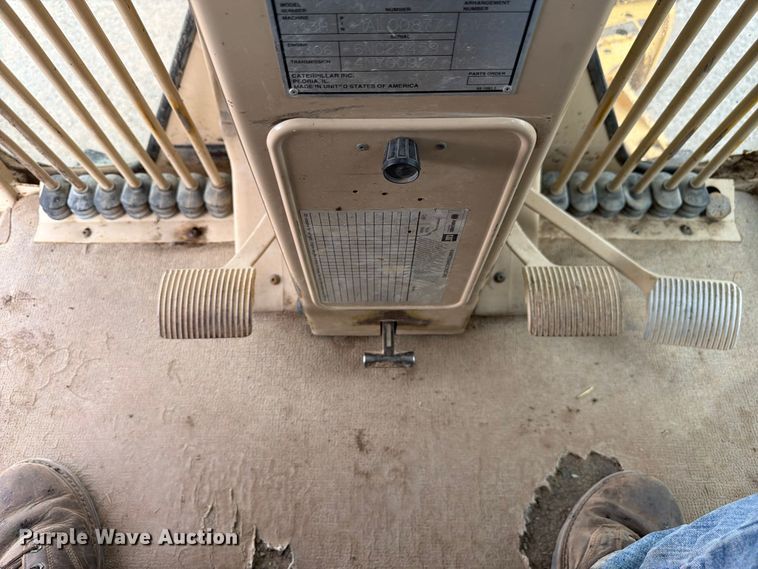 image for item FM7614 2001 Caterpillar 143H motor grader
