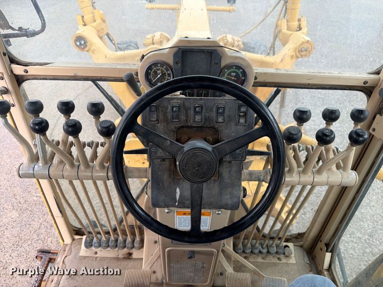image for item FM7614 2001 Caterpillar 143H motor grader