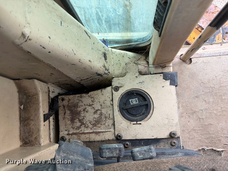 image for item FM7614 2001 Caterpillar 143H motor grader