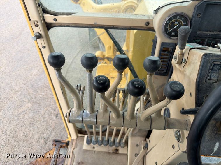 image for item FM7614 2001 Caterpillar 143H motor grader