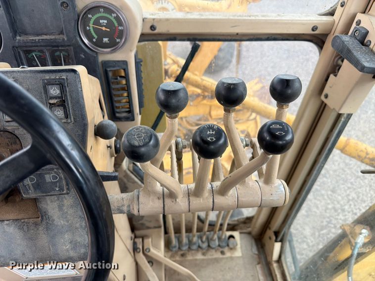 image for item FM7614 2001 Caterpillar 143H motor grader