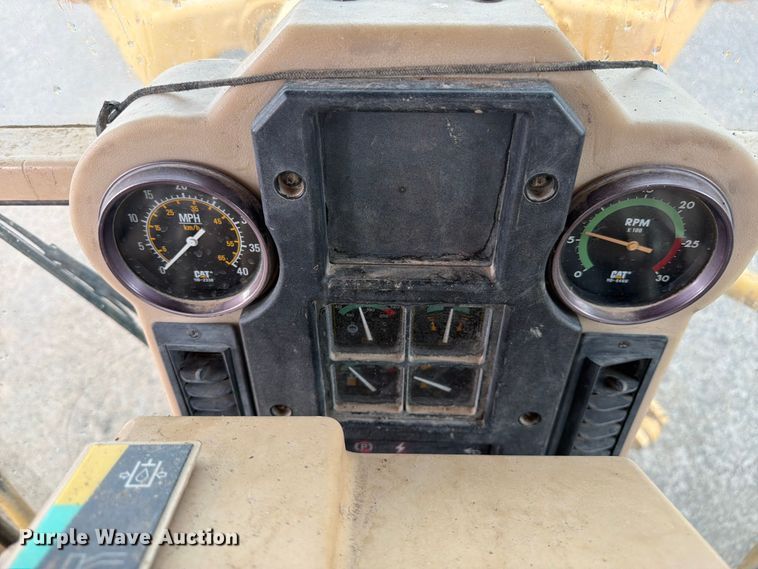 image for item FM7614 2001 Caterpillar 143H motor grader