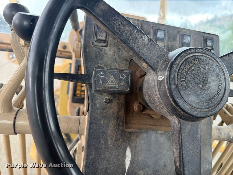 image for item FM7614 2001 Caterpillar 143H motor grader