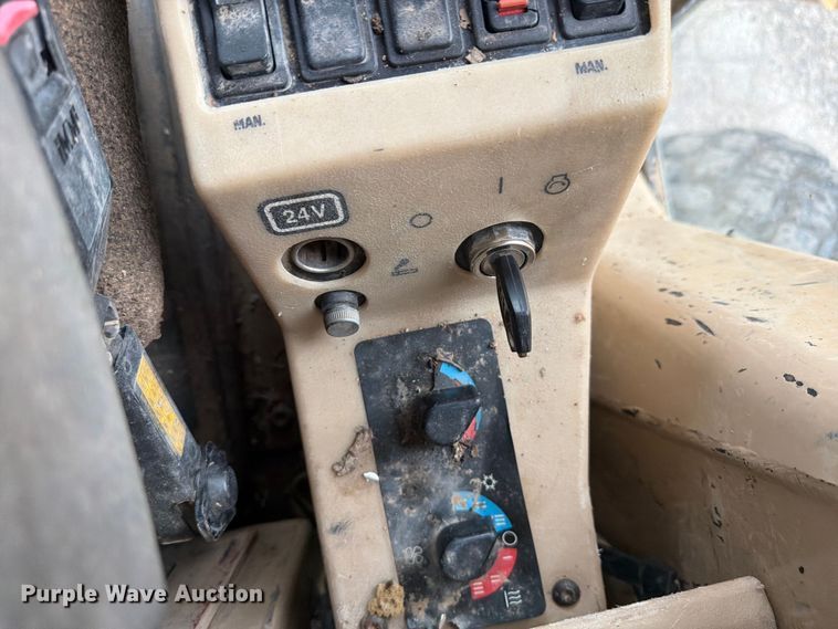 image for item FM7614 2001 Caterpillar 143H motor grader