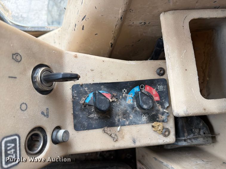 image for item FM7614 2001 Caterpillar 143H motor grader