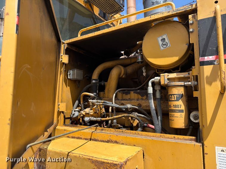 image for item FM7614 2001 Caterpillar 143H motor grader