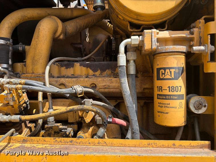 image for item FM7614 2001 Caterpillar 143H motor grader