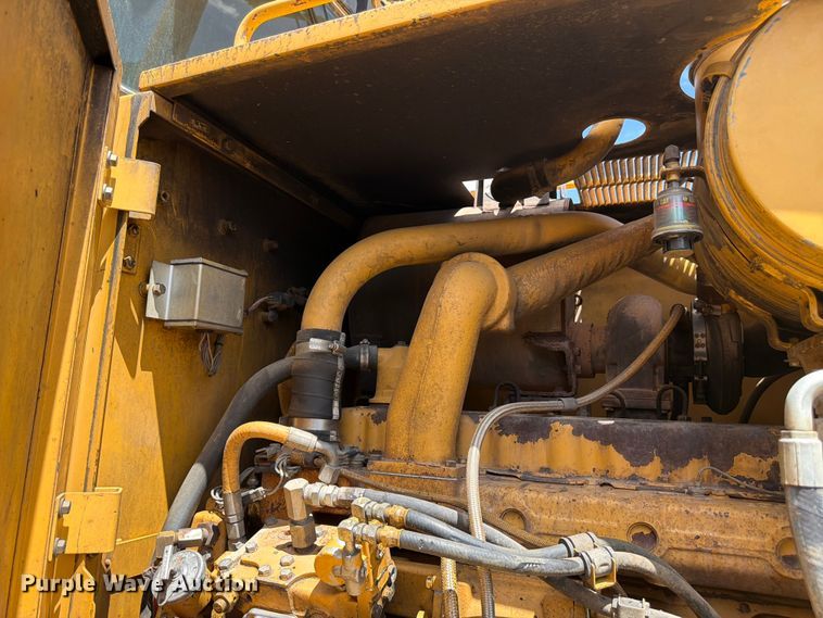 image for item FM7614 2001 Caterpillar 143H motor grader