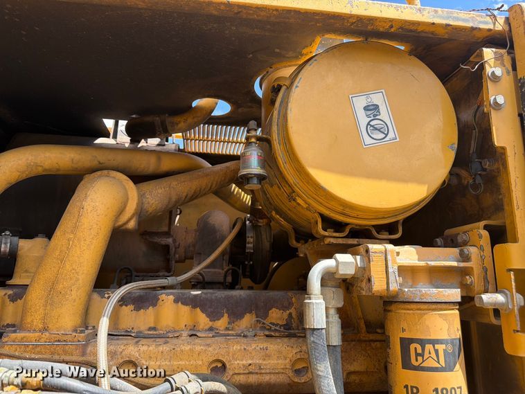 image for item FM7614 2001 Caterpillar 143H motor grader