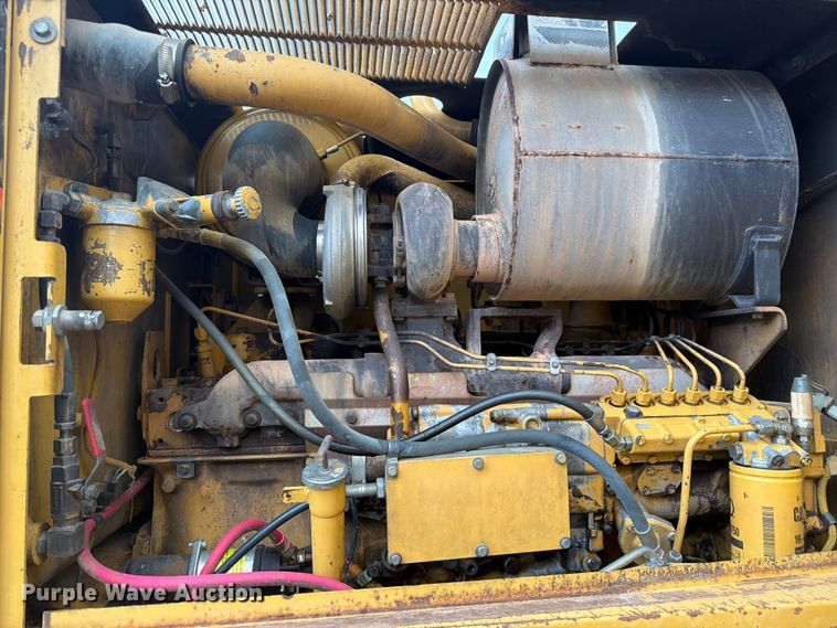 image for item FM7614 2001 Caterpillar 143H motor grader