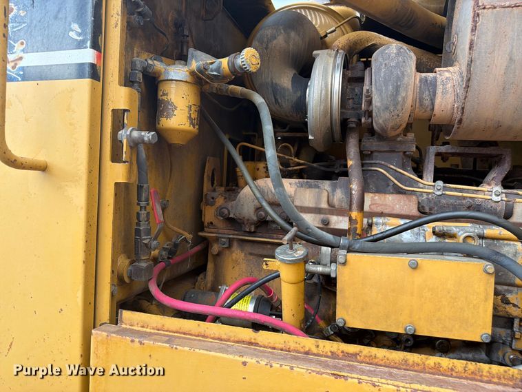 image for item FM7614 2001 Caterpillar 143H motor grader