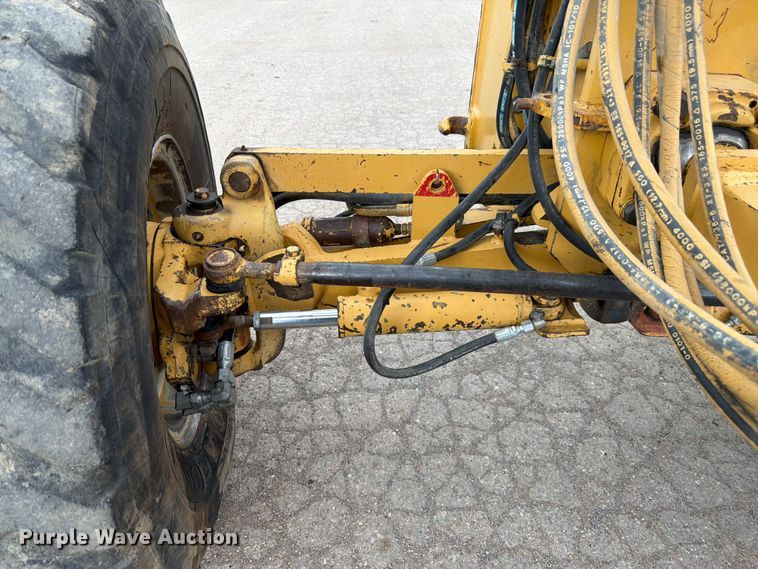 image for item FM7614 2001 Caterpillar 143H motor grader