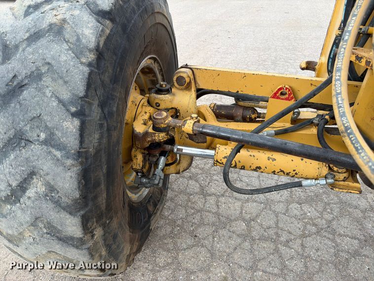 image for item FM7614 2001 Caterpillar 143H motor grader