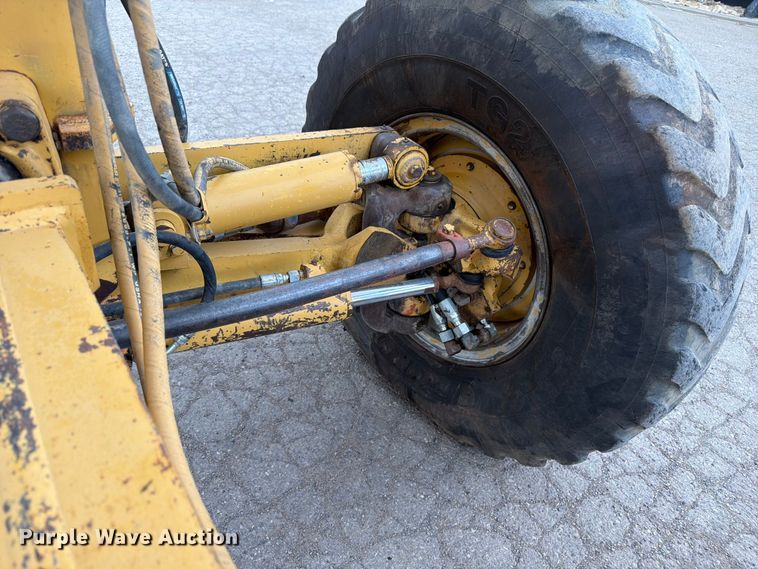 image for item FM7614 2001 Caterpillar 143H motor grader