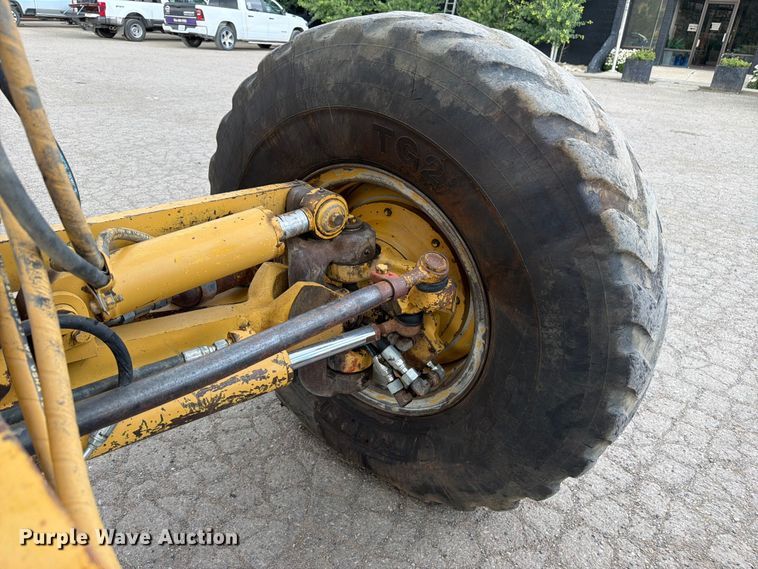 image for item FM7614 2001 Caterpillar 143H motor grader