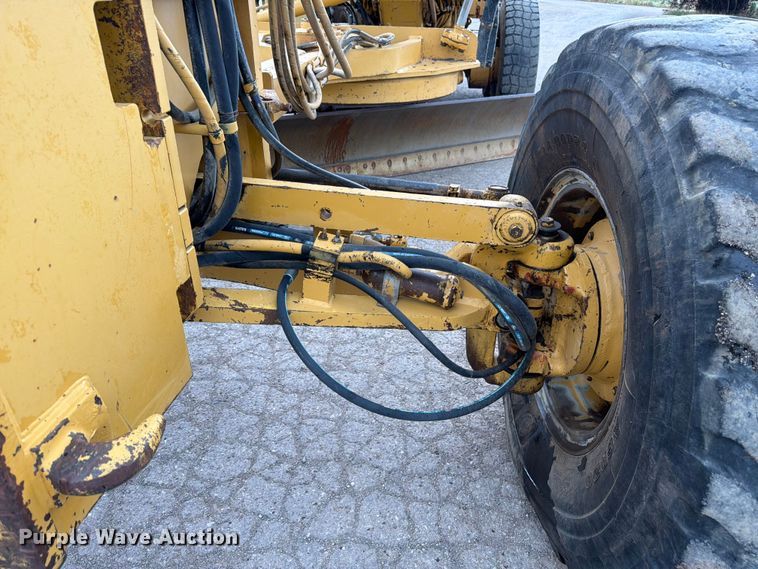 image for item FM7614 2001 Caterpillar 143H motor grader