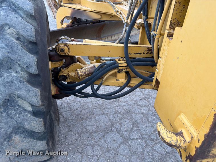 image for item FM7614 2001 Caterpillar 143H motor grader