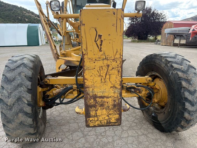 image for item FM7614 2001 Caterpillar 143H motor grader